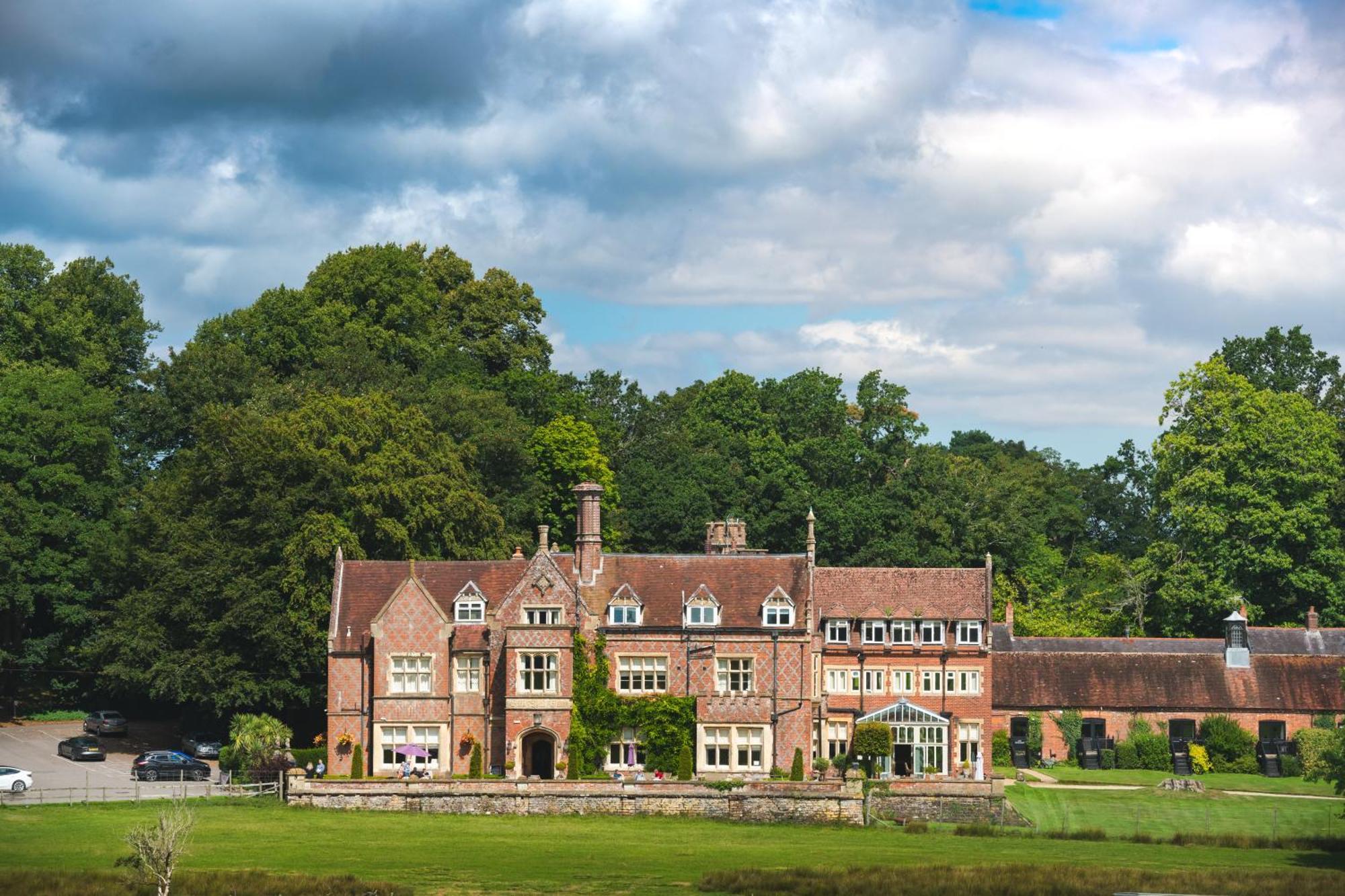 Отель Burley Manor Экстерьер фото