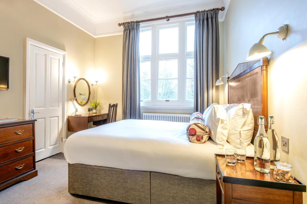 Отель Burley Manor Экстерьер фото